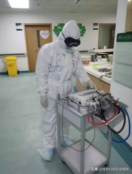 向离休老干部致敬,为95后护士点赞