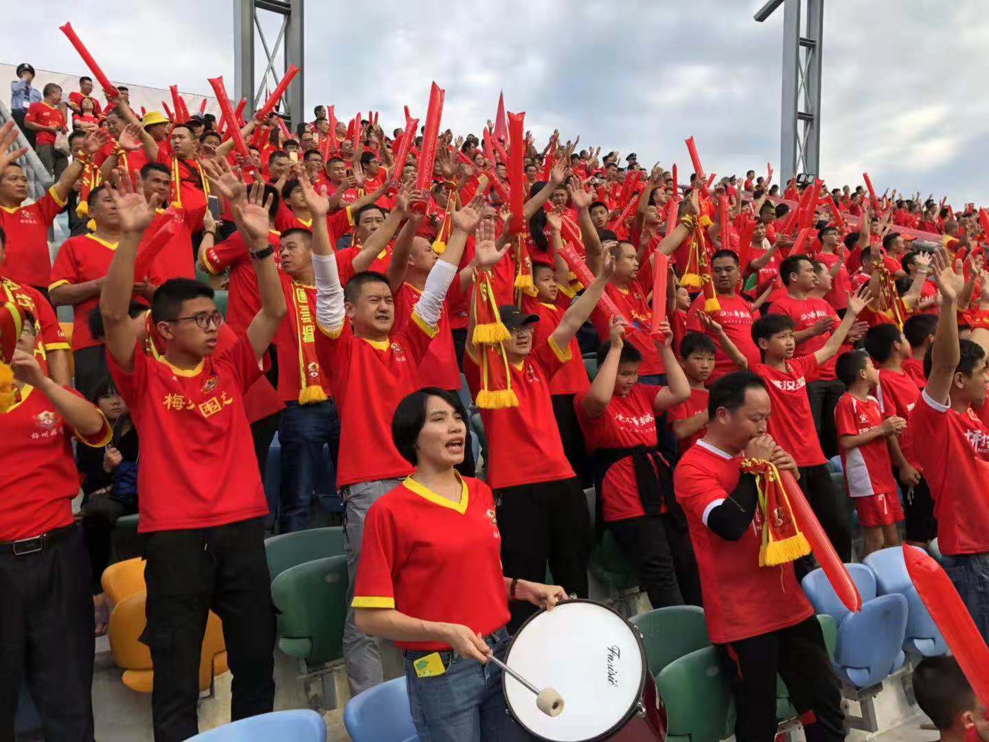 请记住这个以足球之名实际是在*辱侮**梅州足球之乡的老师：李应聪