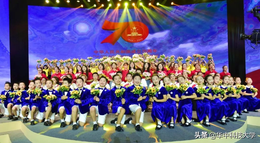 燃爆了！华中科技大学用“宇宙最强音”为祖国打CALL