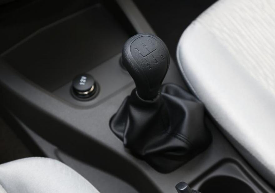 新款五菱宏光优点与缺点,拉货神车五菱宏光