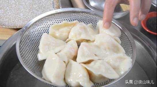 包元宝水饺的手法视频慢动作,儿童手工元宝水饺慢动作教程