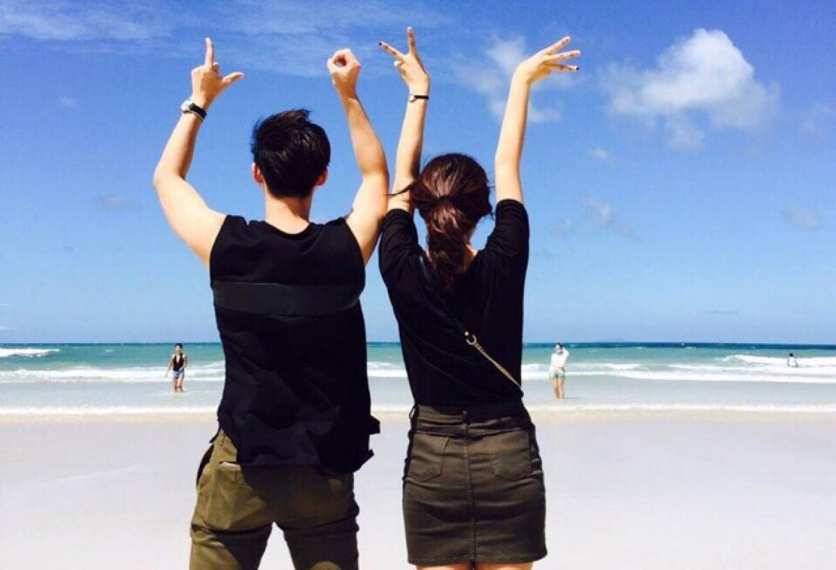 阿玛尼手表情侣视频,三千元一对的阿玛尼情侣手表