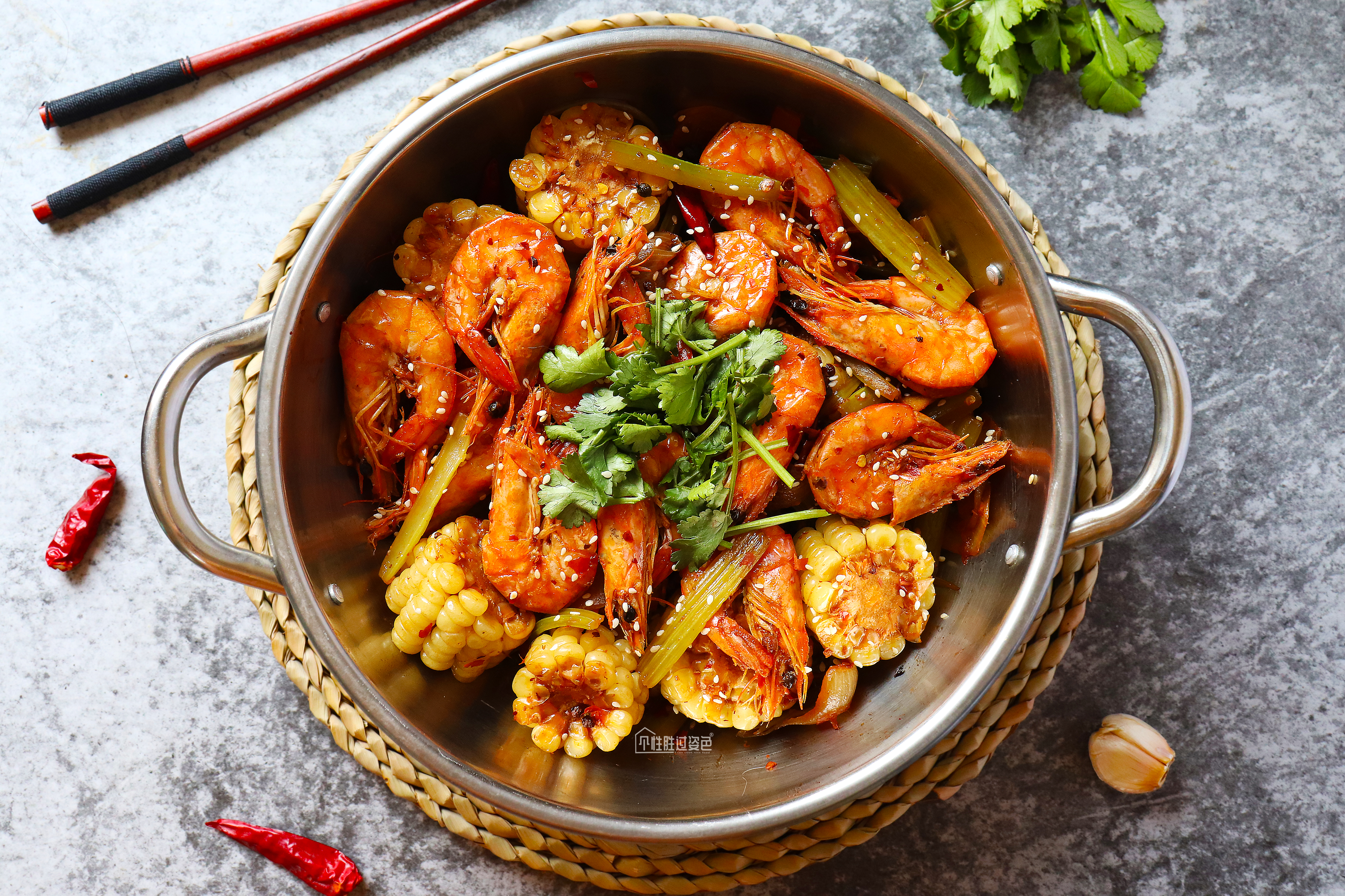 剥皮香辣虾不用炸的做法,这道劲爆香辣虾美味又独特