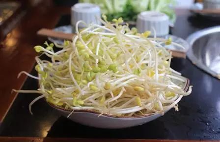 嘴唇干裂爆皮治哪个脏腑虚,嘴唇干裂是哪个内脏有问题