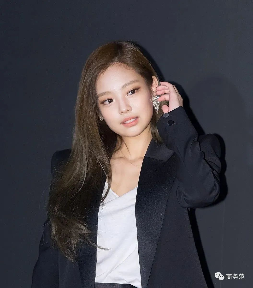 权志龙和jennie约会穿什么鞋,权志龙与jennie的穿搭