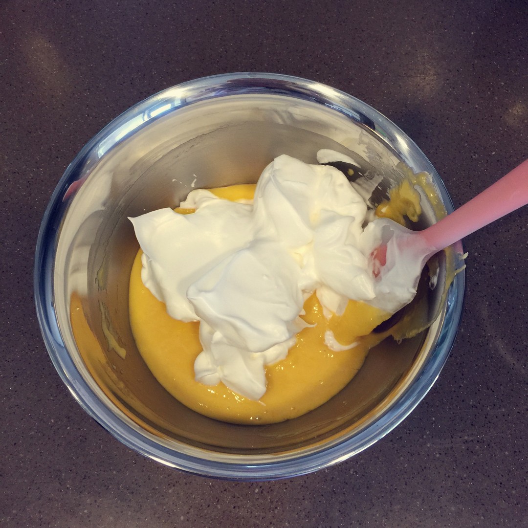 教你在家做戚风蛋糕不塌陷不回缩,在家做戚风蛋糕