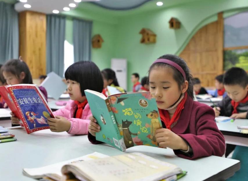 学生名字里全是“马”,老师上课点名“6匹马来了吗”,逗笑网友