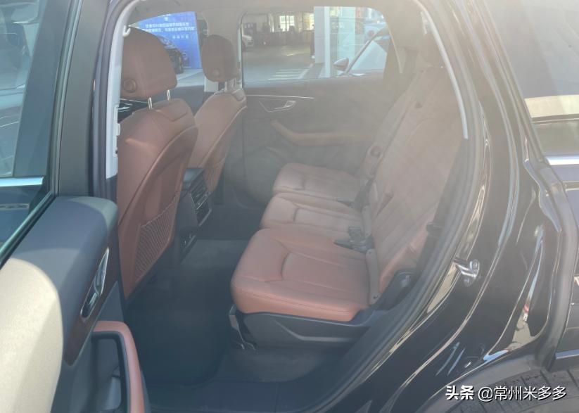 全新奥迪q7七座3.0t详细解说,奥迪q73.0t和奔驰v260l2.0t怎么选