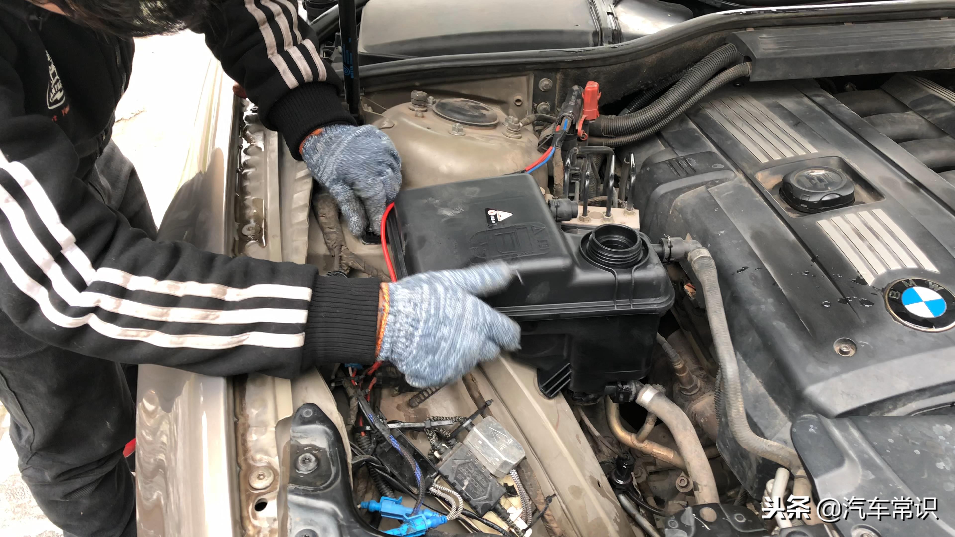 宝马7系730水壶冒气,宝马7系小水壶漏水是什么原因