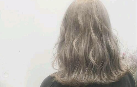 如何让刚烫的卷发变得自然,如何让刚烫的卷发变自然