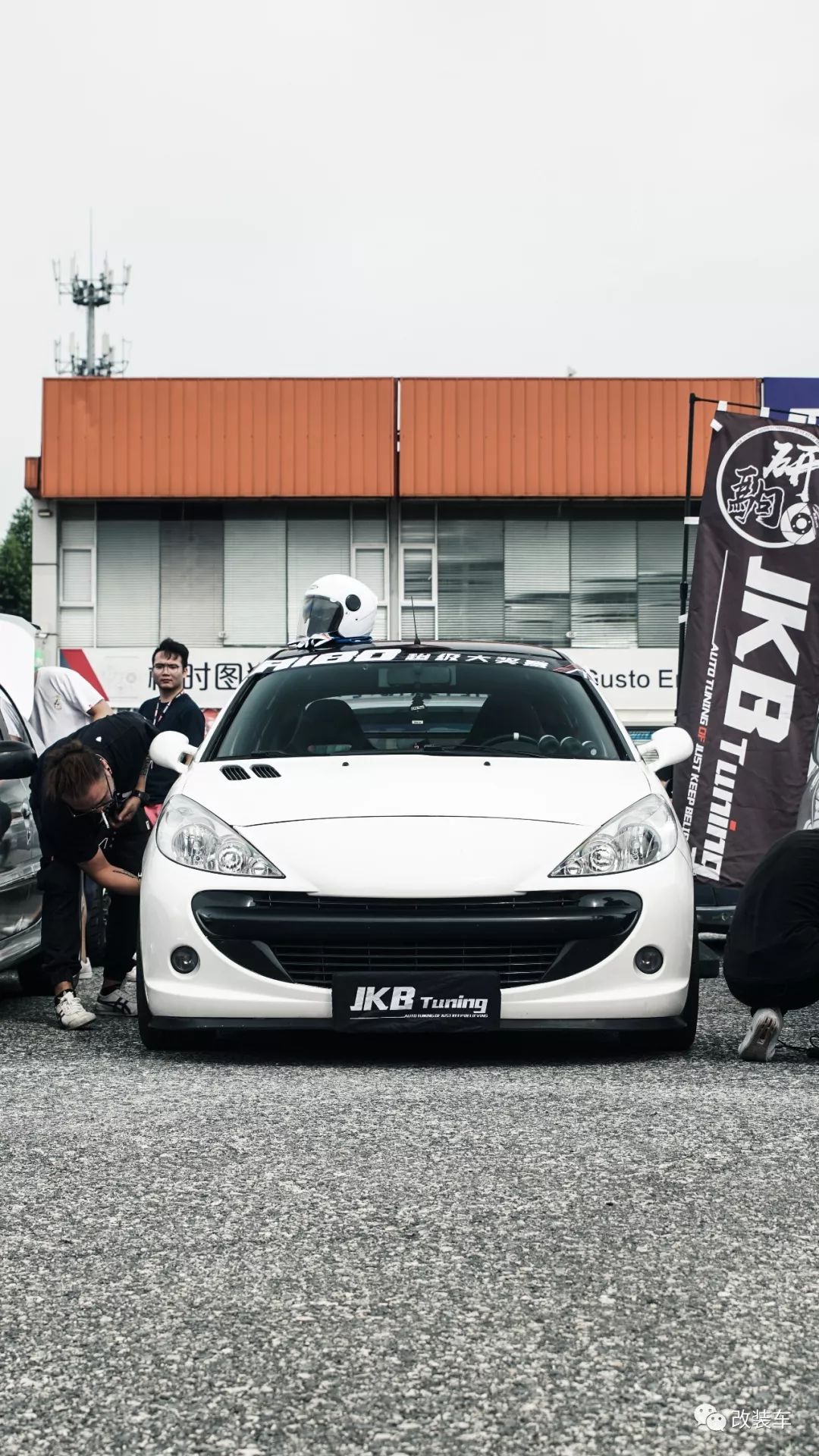 改装也疯狂黑武士标致207的蜕变,08年标致207还能值多少钱