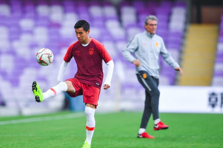 中国球迷为国足助威视频,中国球迷为国足助威震撼视频