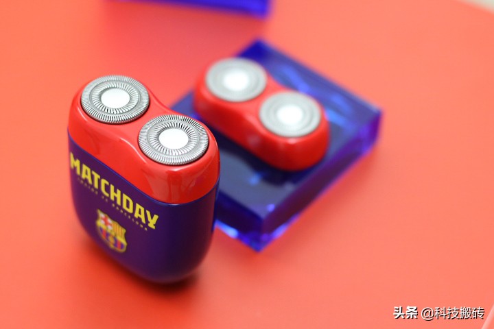 巴萨联名款剃须刀,日本刀头+德国材质打造,价值超过它的价格