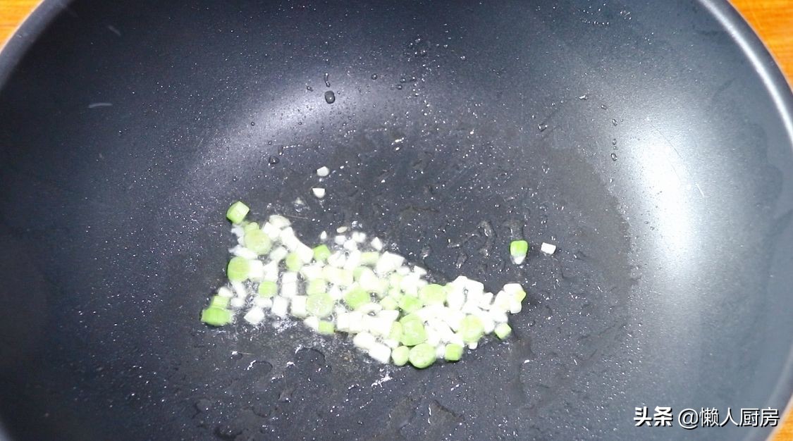 脆皮五花肉蘸料做法,五花肉裹淀粉油炸