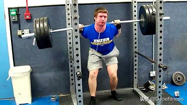 深蹲训练时腰疼的原因和改善方案,深蹲训练伤腰吗