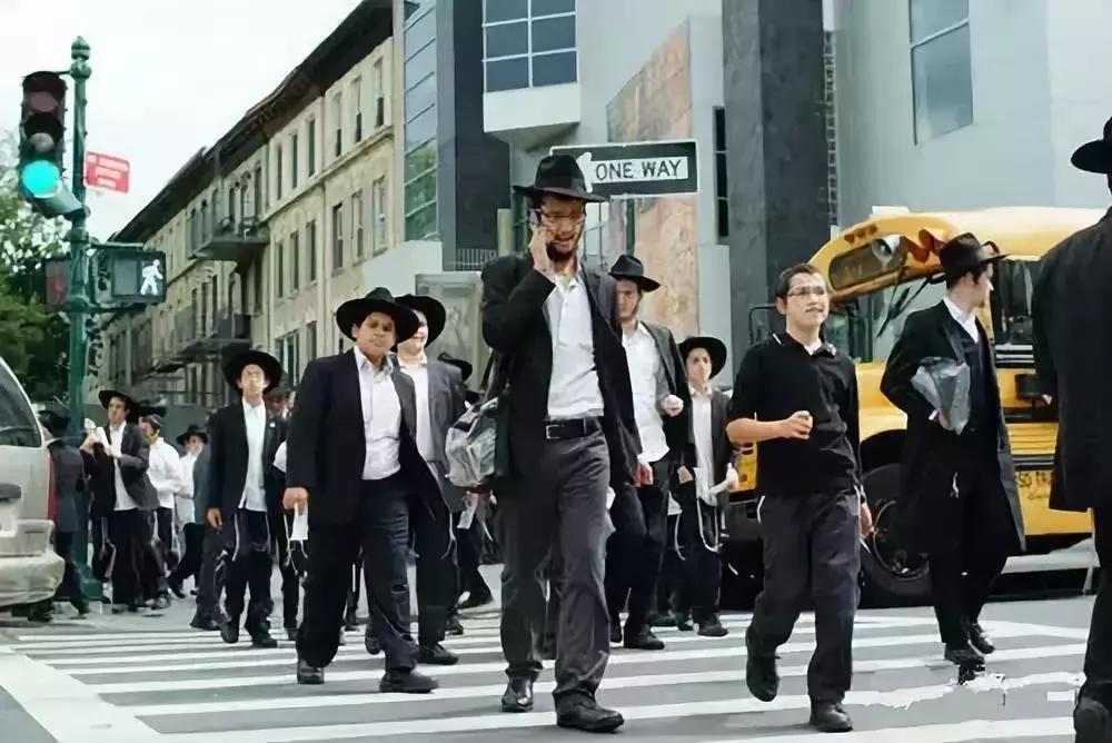 国人在国外为啥起英文名,为什么中国人要出国