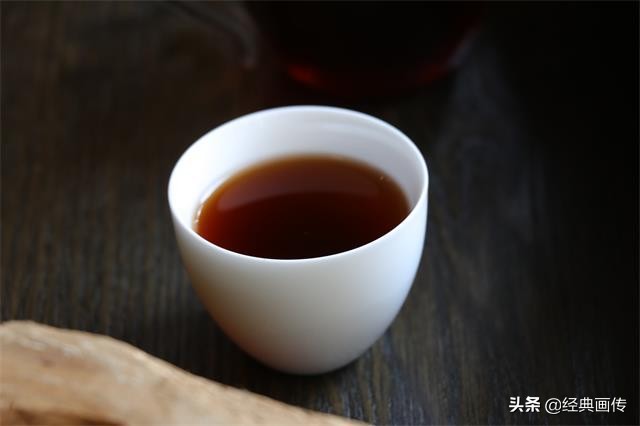 熟茶茶汤上面一层白雾是什么,茶汤表面有油雾怎么回事
