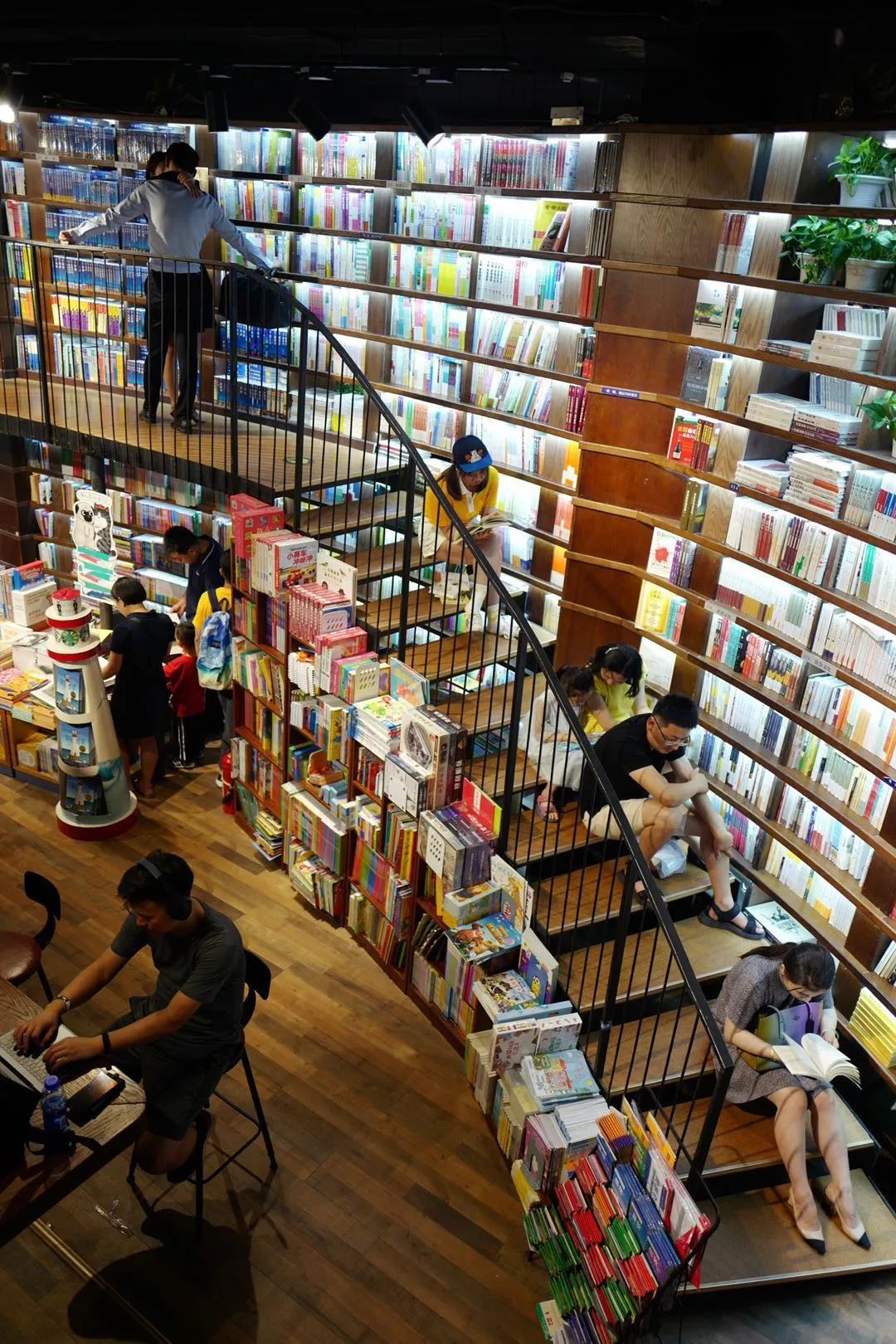 拒绝无用社交学会断舍离,你最该扔掉的56种东西