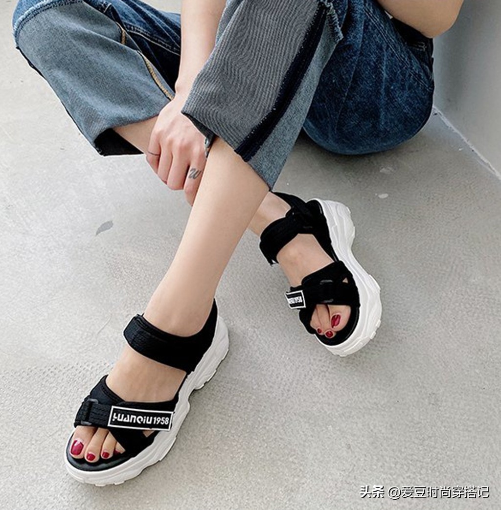 夏天穿什么鞋子最舒服好看不累脚,有什么夏天穿的鞋子好看又帅推荐