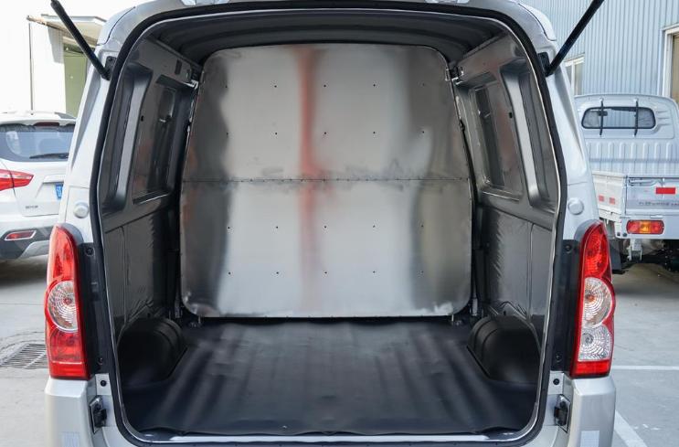 五菱荣光最新5座空间图片,五菱荣光测评2023款