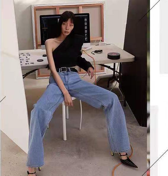 脖子前倾斜肩怎么矫正,穿搭修饰身材缺陷