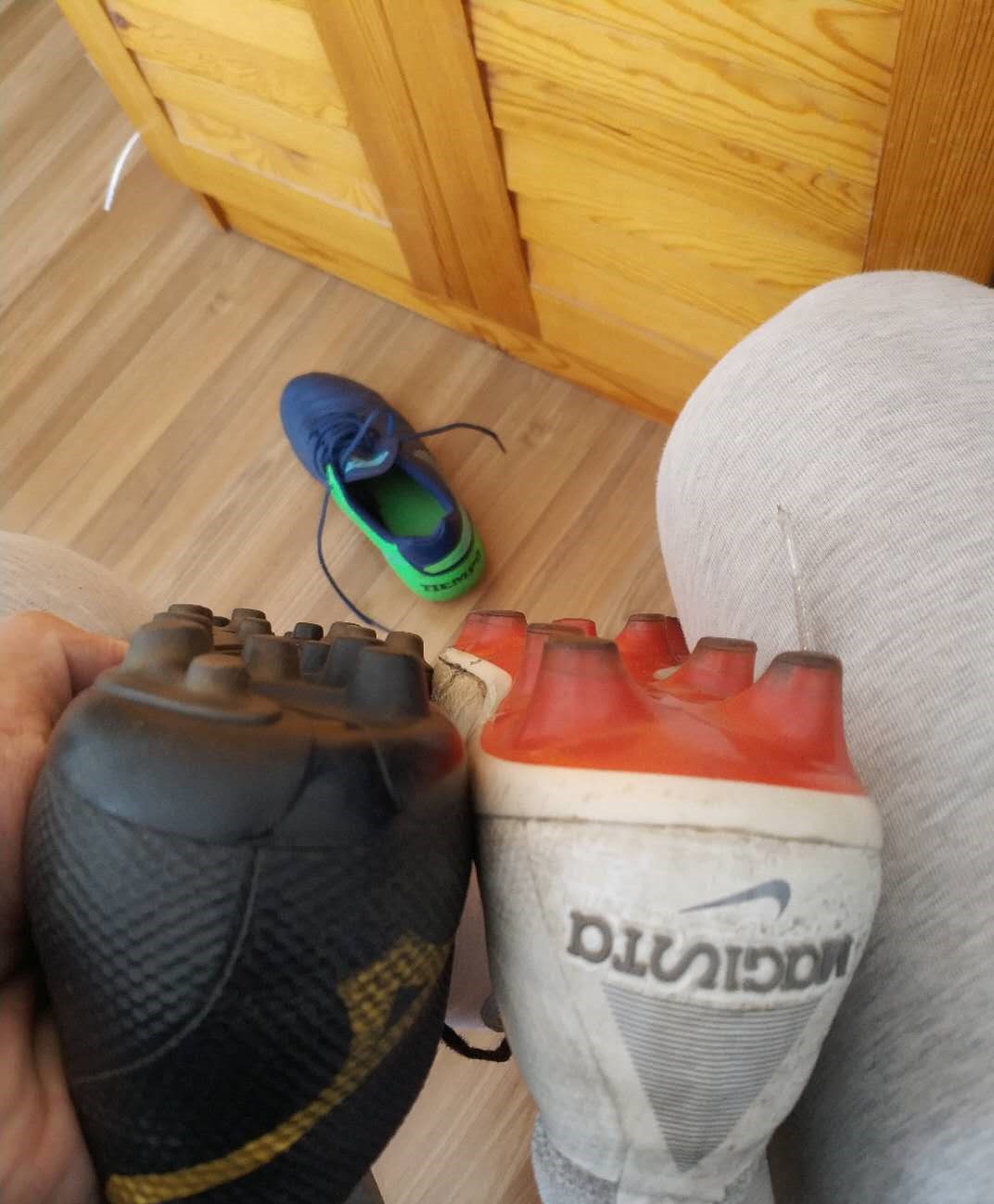 如何选择适合脚型的足球鞋,选哪种足球鞋