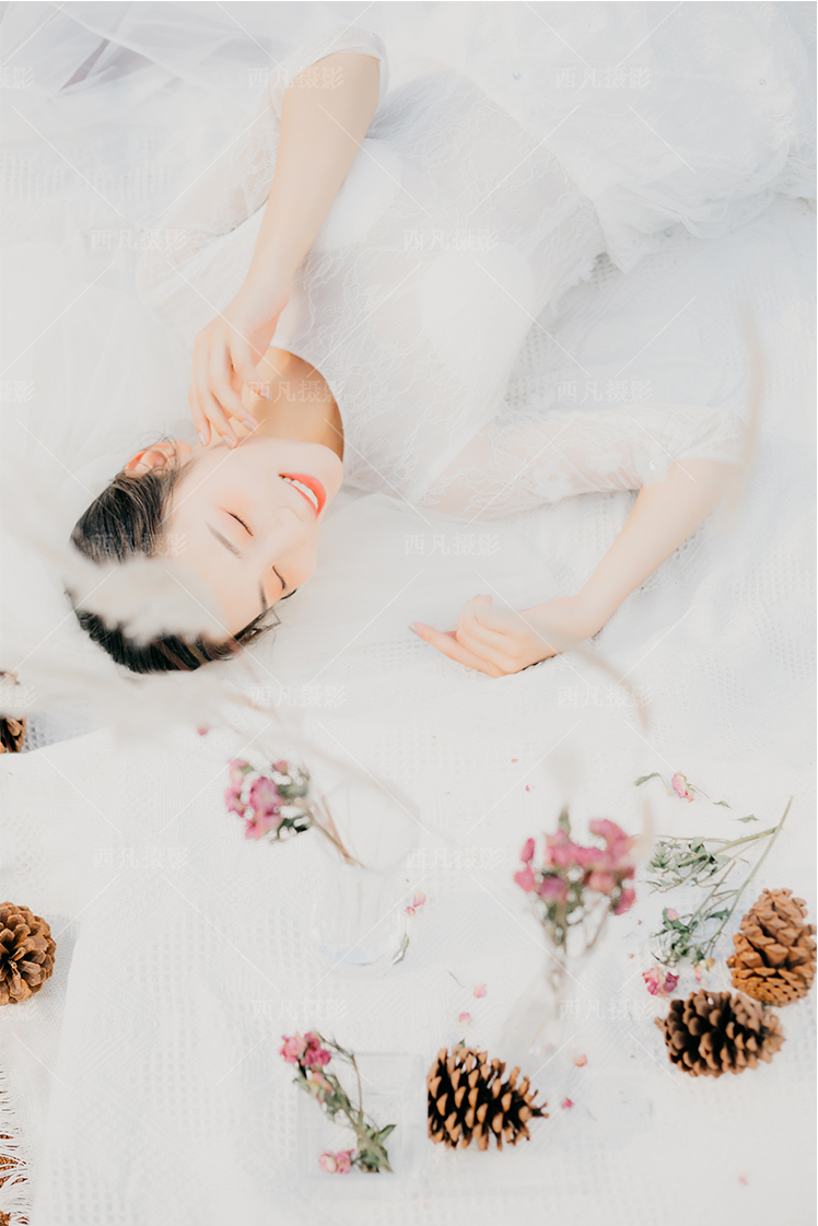 拍婚纱照的正确姿势图,拿书本拍婚纱照姿势