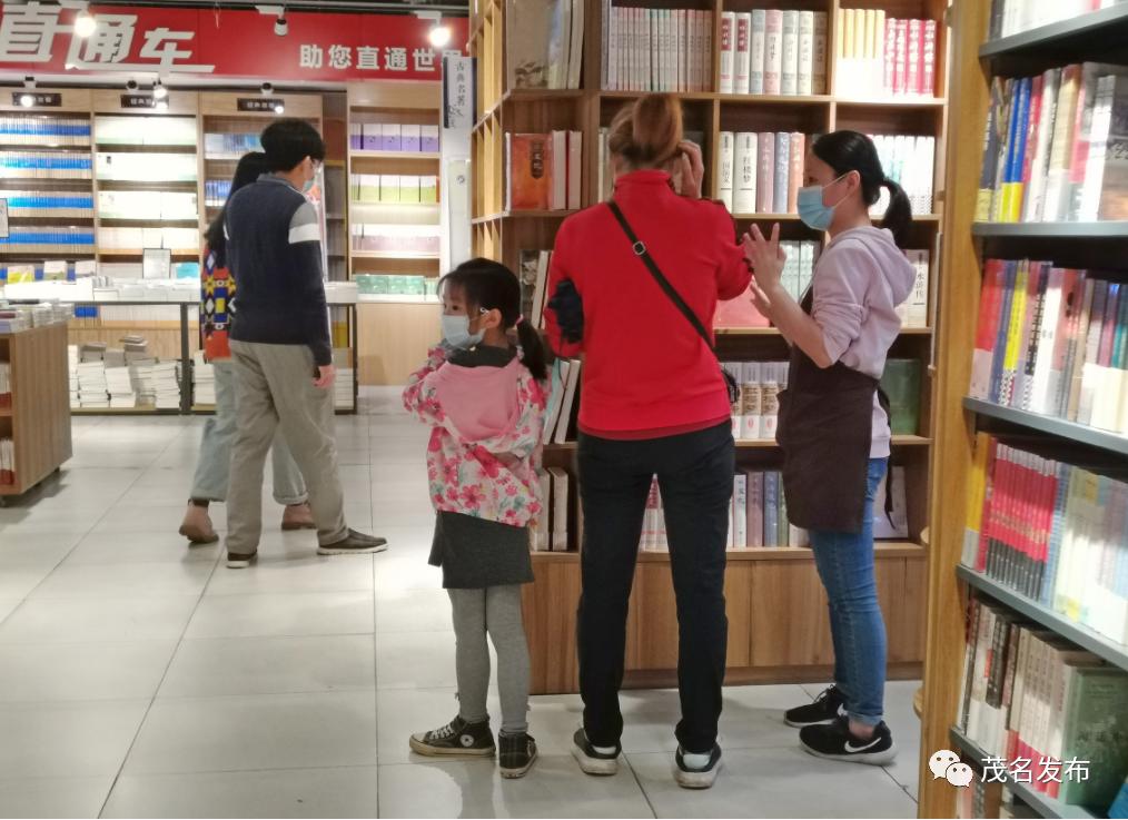 *光春**明媚，茂名市民日常文娱体育生活逐步恢复如常