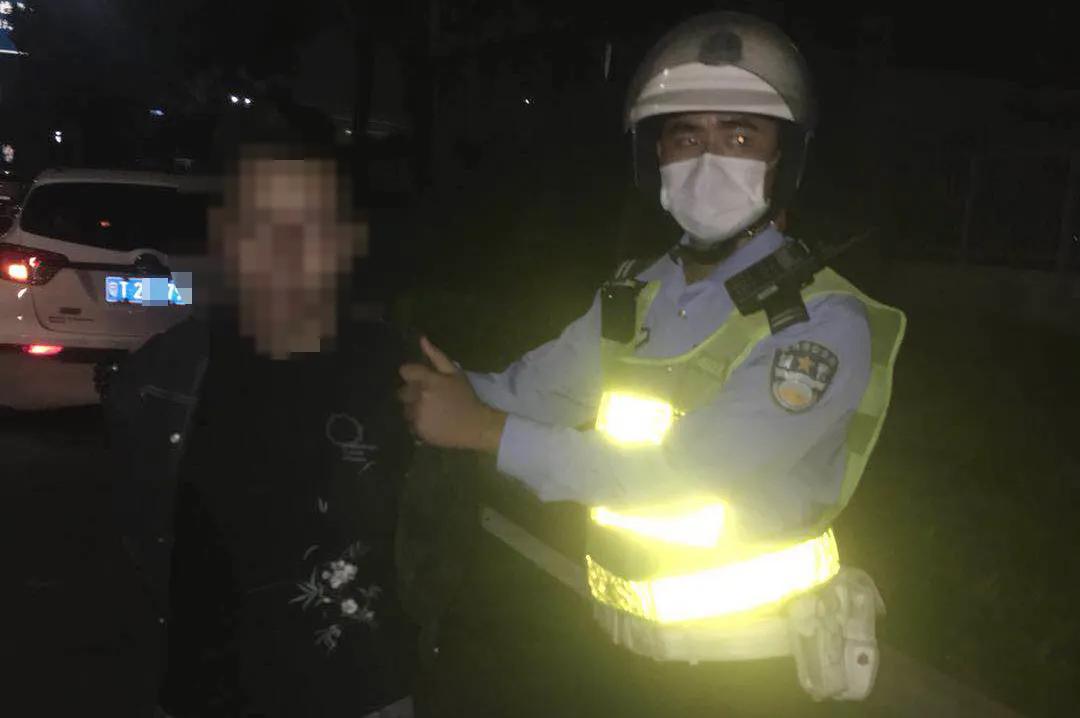 碰瓷*党**密谋4天来珠海食“大茶饭”！刚偷走粤C车牌，转眼遇上足球队被追满街跑！