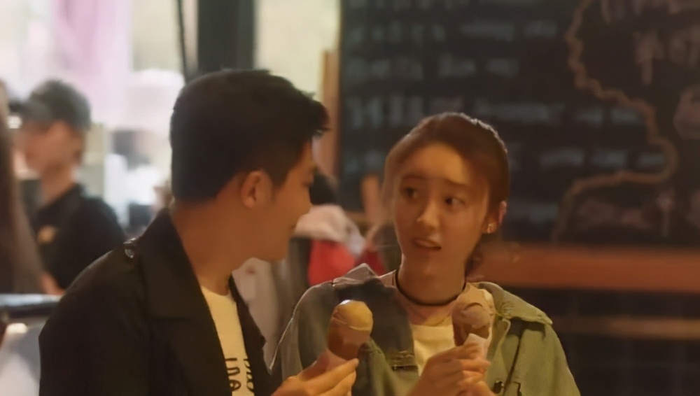 阿朵闺蜜“心疼”小三：你们异地恋这四年，辛苦了​