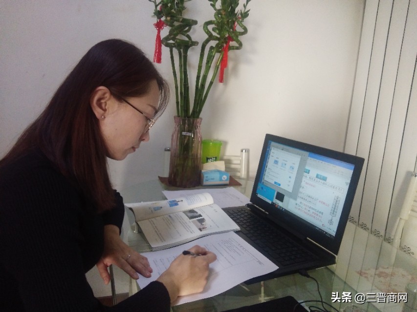 上课铃声“钉钉”响在线学习今开讲