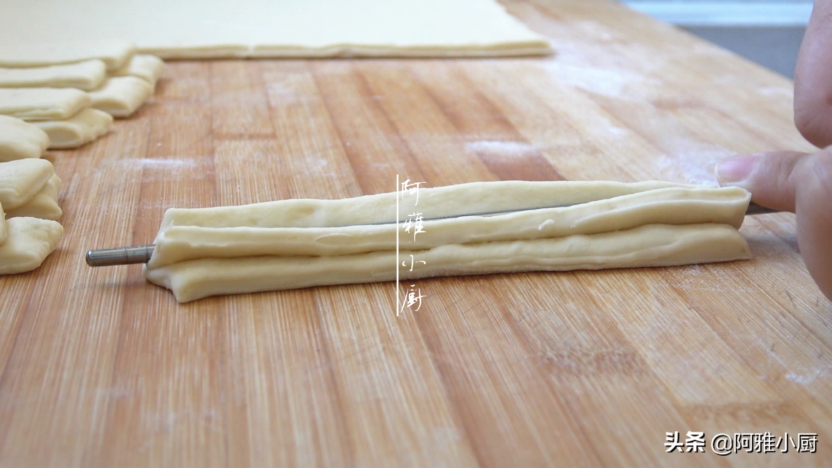 不加酵母和泡打粉做油条的做法,不用酵母用油条膨松剂能蒸包子