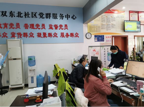 防疫战中的志愿者送菜,战疫党员志愿者在一线