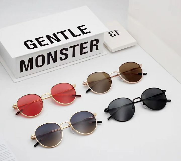 怎样挑选合适的太阳镜镜片,驾车太阳镜怎么挑选好的呢