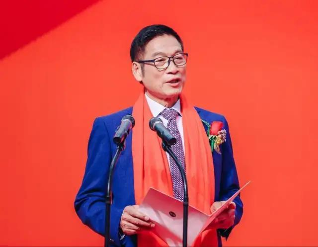 一双耐克鞋中国代工获得多少收入,做鞋富豪