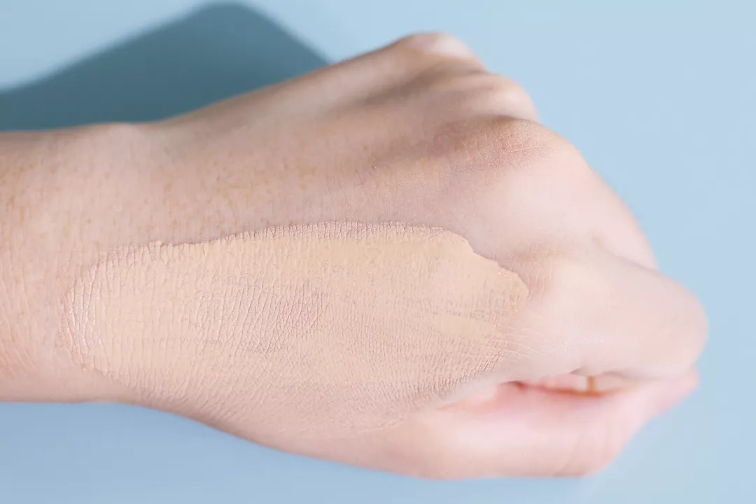 夏季如何底妆不搓泥,夏季护肤防晒粉底步骤