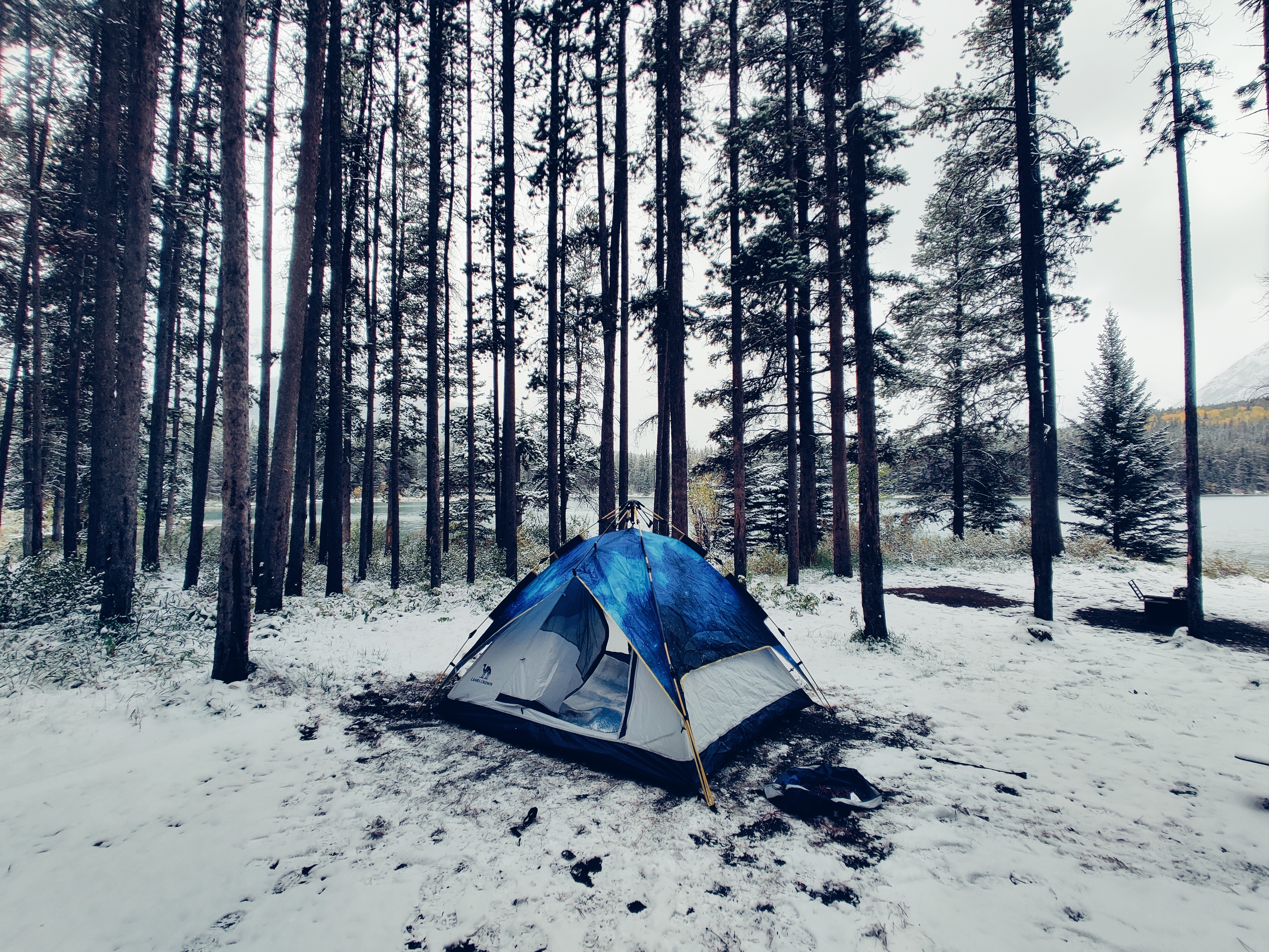 CanadianRockiesI初见班夫的美-在雪地扎帐篷