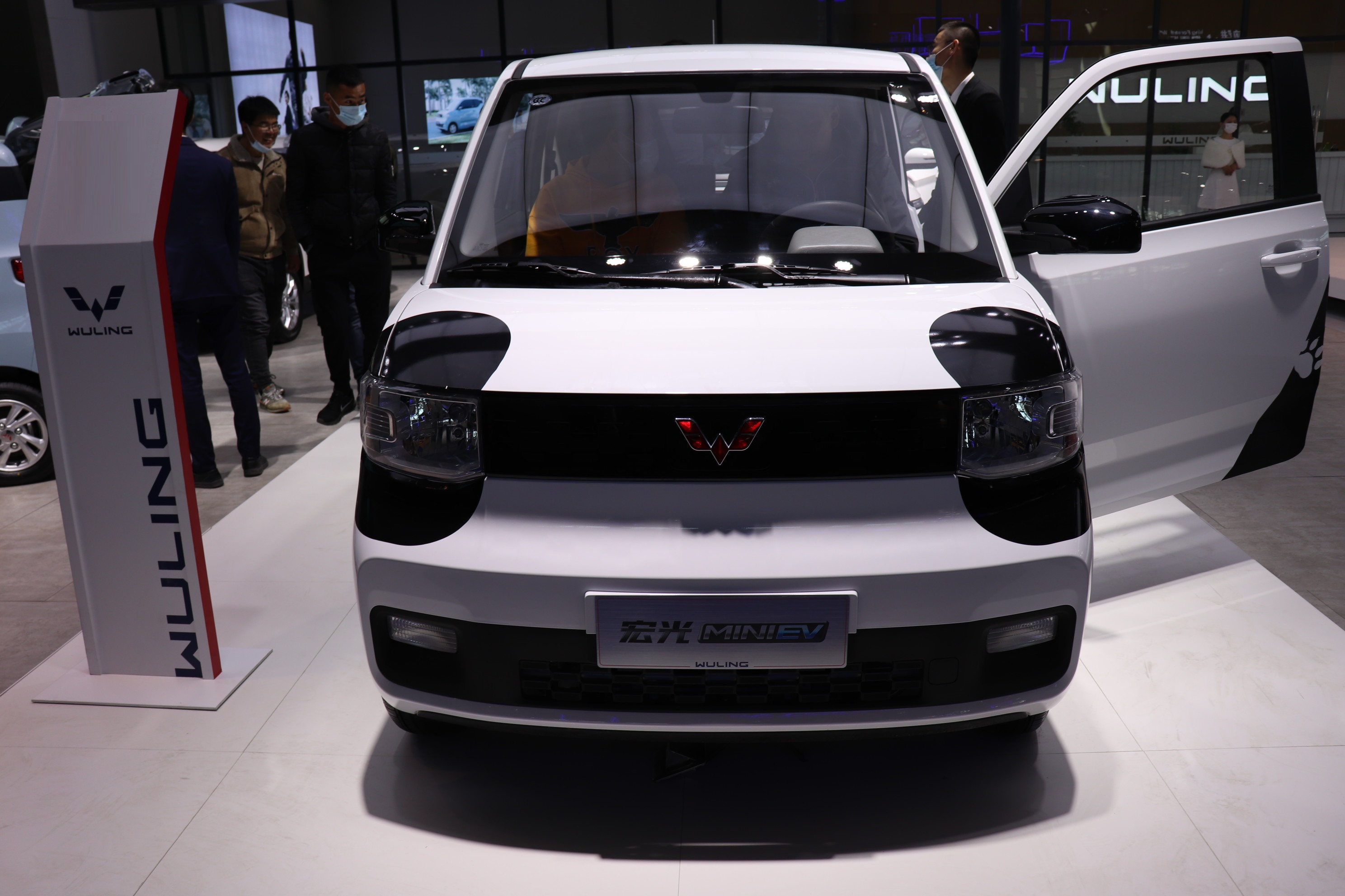 老婆想买车,买二手polo还是买五菱miniev