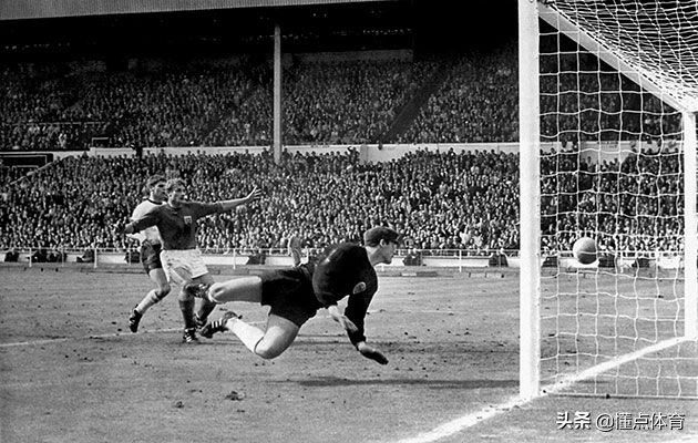足球30个难忘瞬间,足球史上最难忘的场面