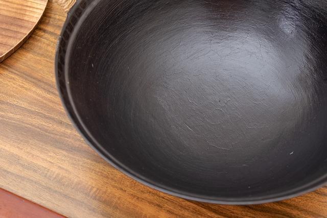 古法泥模翻砂浇铸平底锅,古法泥模铸铁锅