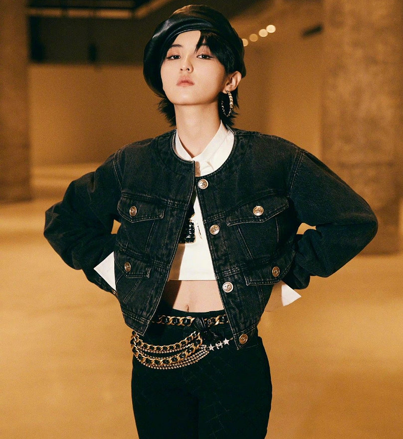 夏日甜酷风万能公式！Lisa张子枫现身示范，普通人也能完美驾驭