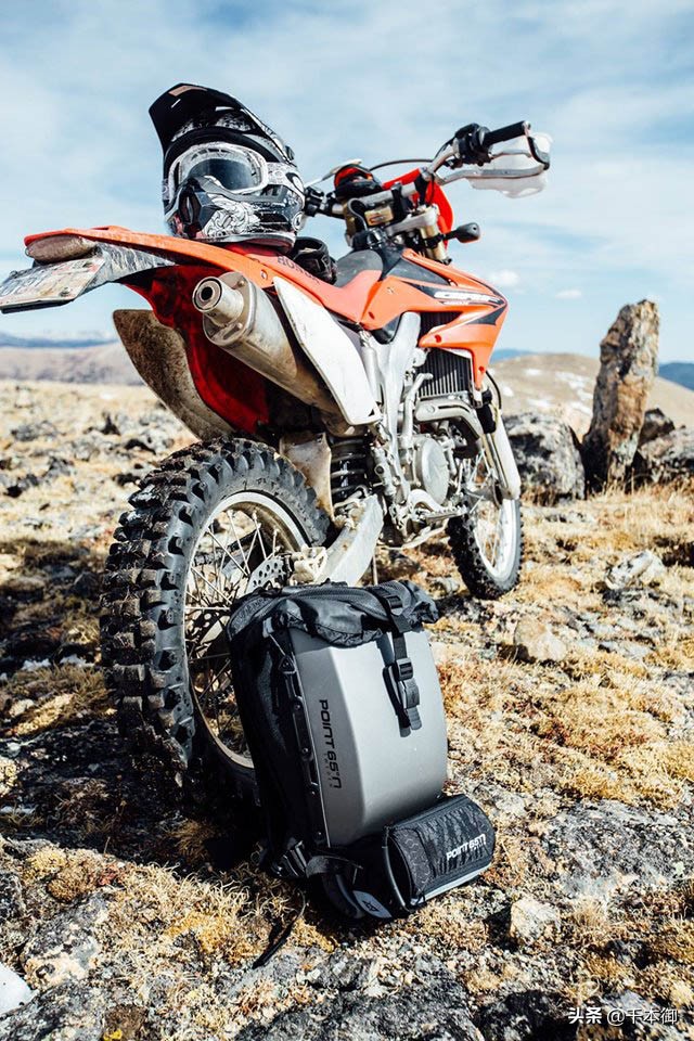 复古机车女骑首选,高颜值机车背包女