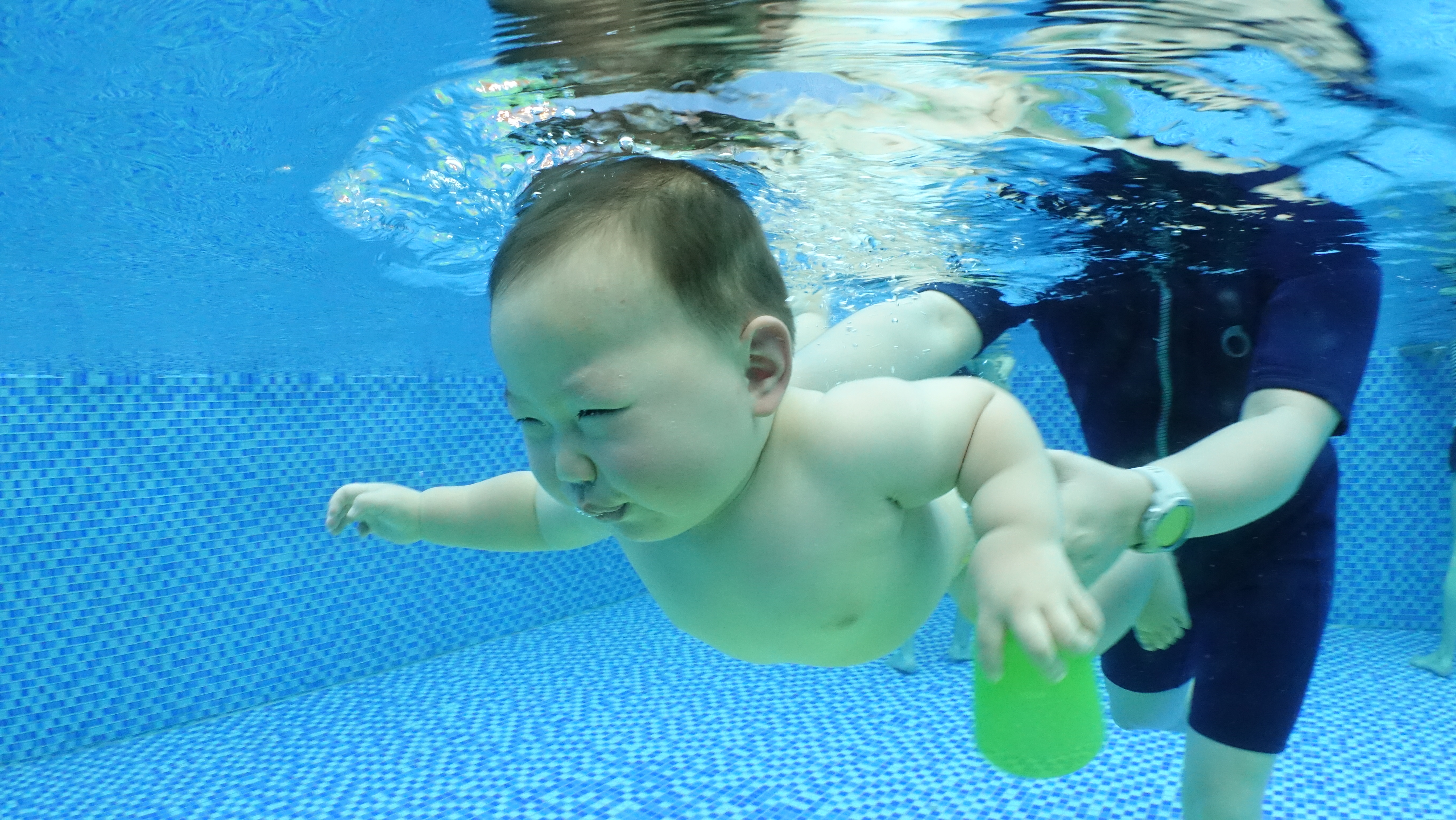 宝宝游泳池视频大全1-3岁,宝宝婴幼儿游泳池