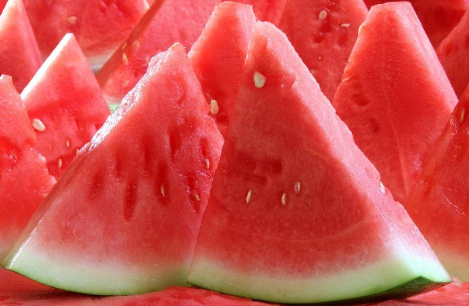 为什么在沙漠里遇到西瓜不能吃呢,沙漠里遍地是西瓜为何却无人敢吃