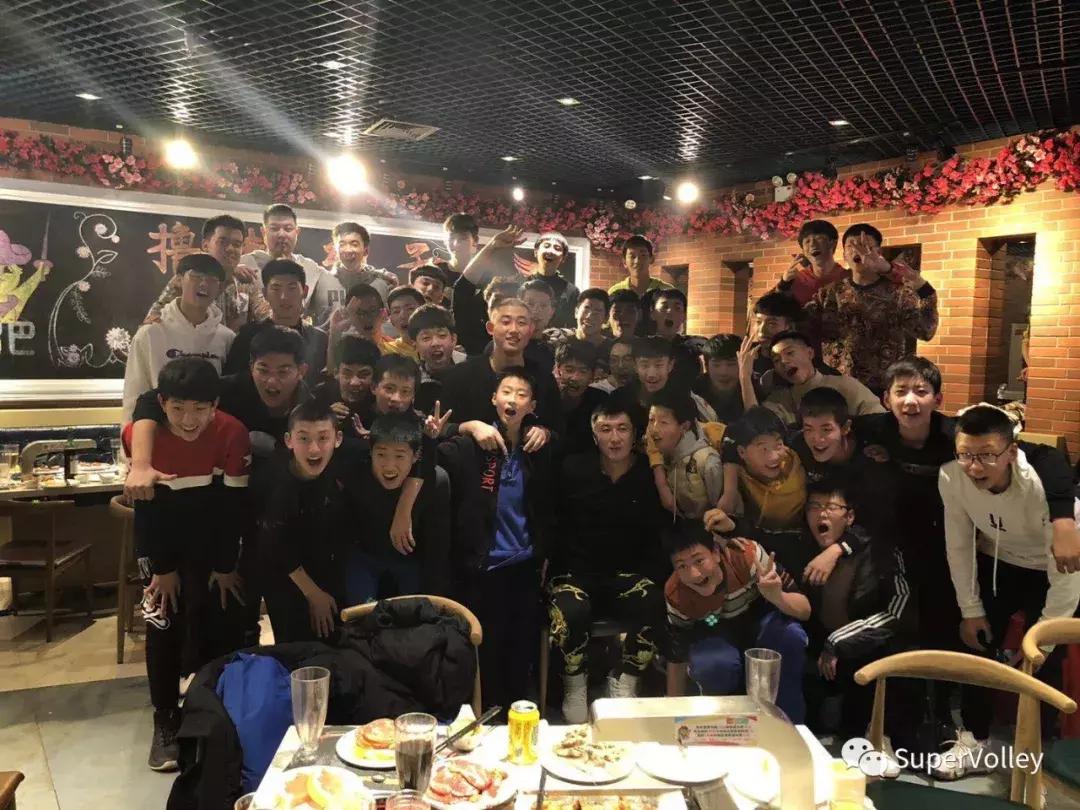 鞍山一中男排,单县一中男排全国冠军