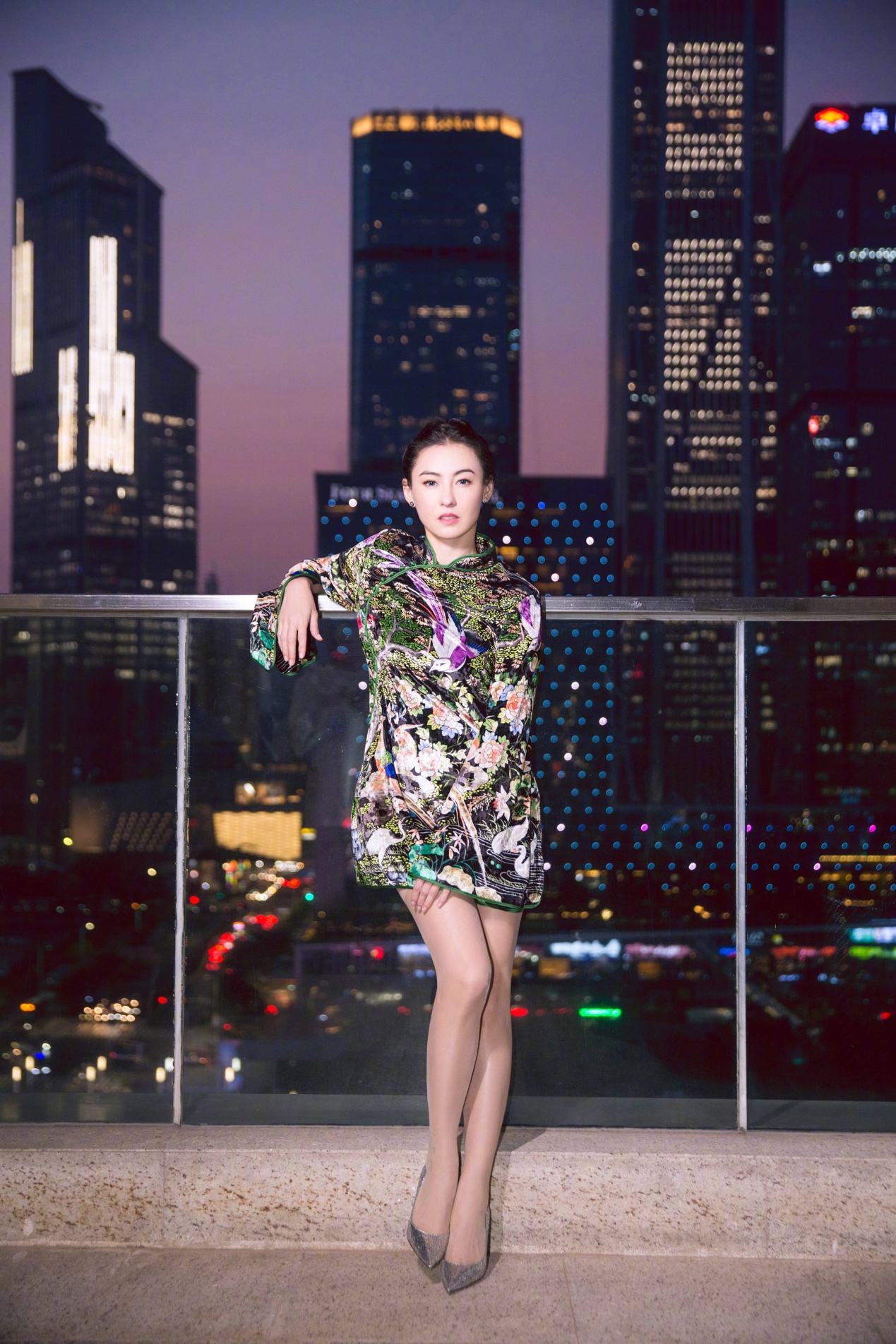 张柏芝穿白色装图片,张柏芝穿着打扮还是比较普通的