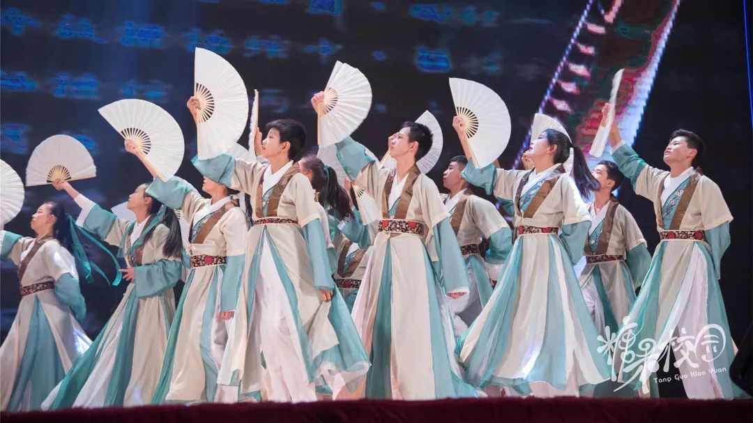 缘聚求实谱写历史篇章展望未来开启迢迢征程昆十中白塔新年盛会