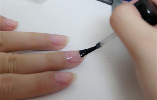 撕拉指甲油能维持多久,撕拉指甲油怎么沾水不掉