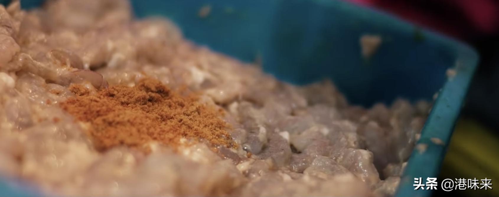 客人没钱老板直接请吃饭，打拼37年拥5间店云吞面照卖29港币