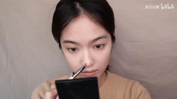 被称作泰国最美小花的90后，画上这个妆连Lisa都要被比下去